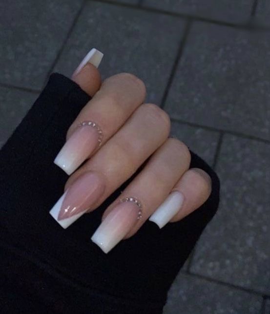 Chic Ombre Nails with Rhinestone Accents: Modern Sophistication for Any Occasion.