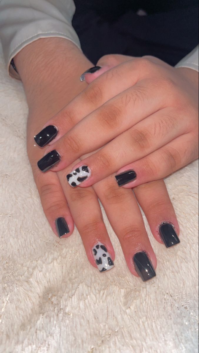 Trendy Chic Nail Design: Sleek Black with Playful Black and White Accents.