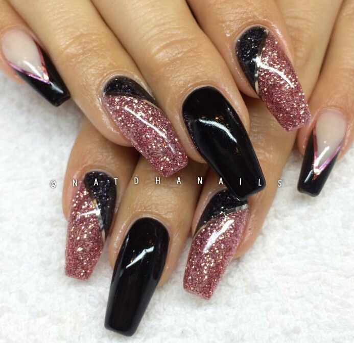 Glamorous Nail Design: Bold Black Meets Shimmering Rose Gold with Glitter and Elegant French Tips.