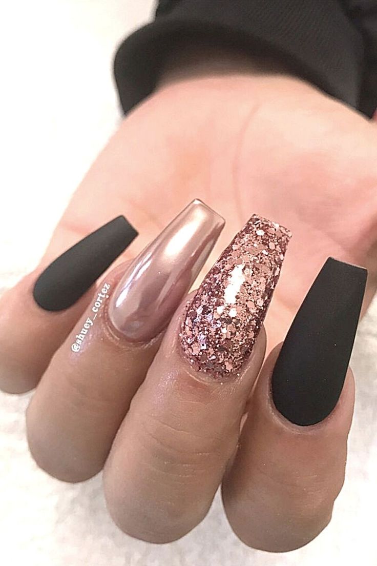 Chic Nail Art: Glossy Rose Gold Accents and Textured Glitter with Matte Black Contrast