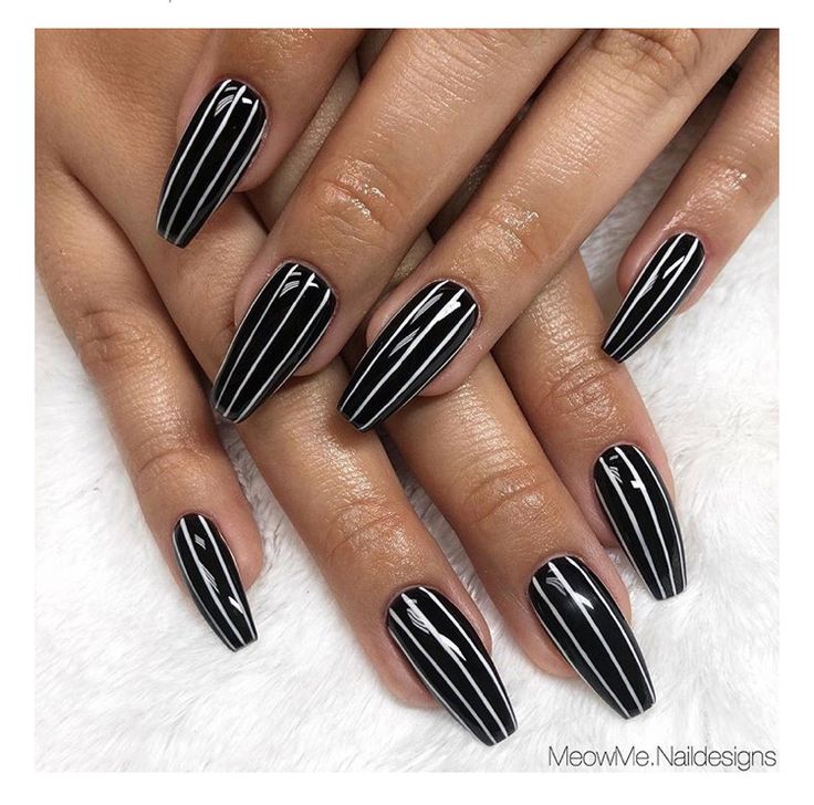 Elegant Almond-Shaped Black Nails with Sleek White Stripes.