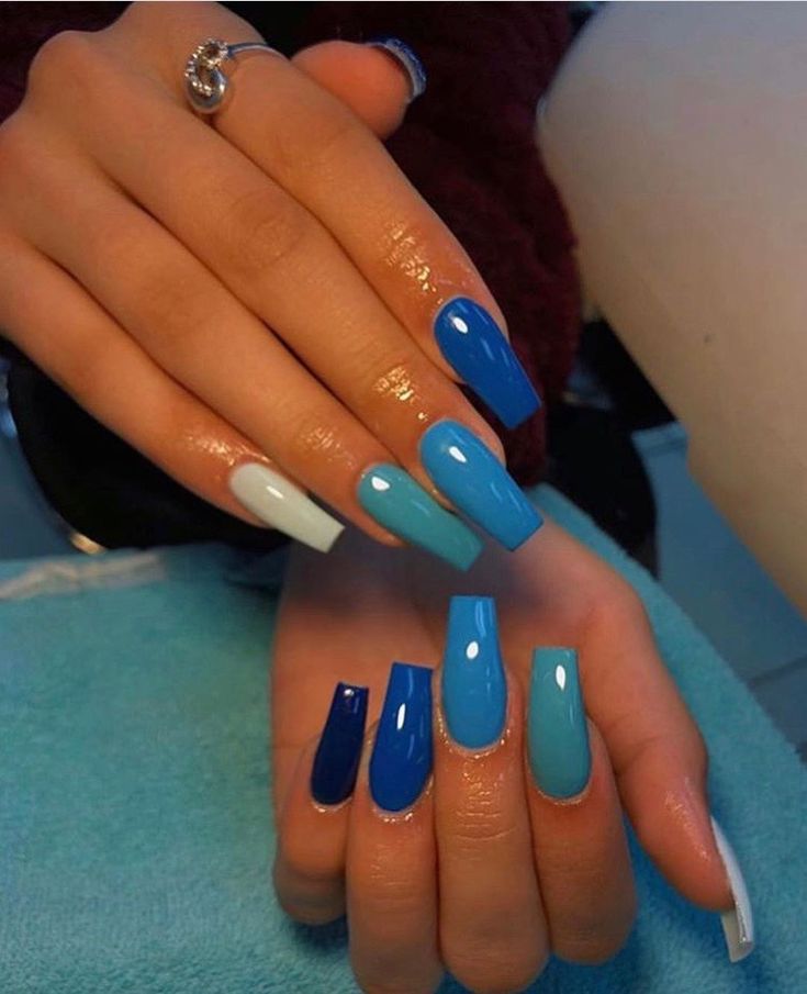 Chic Gradient Blue Nail Design: From Sky Blue to Deep Navy with a Glossy Finish.