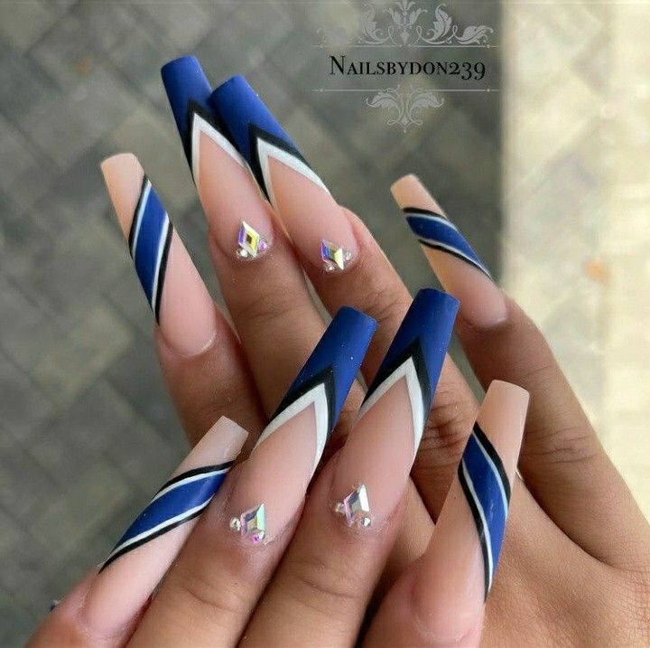 Chic Navy and White Geometric Nail Art with Rhinestone Glamour