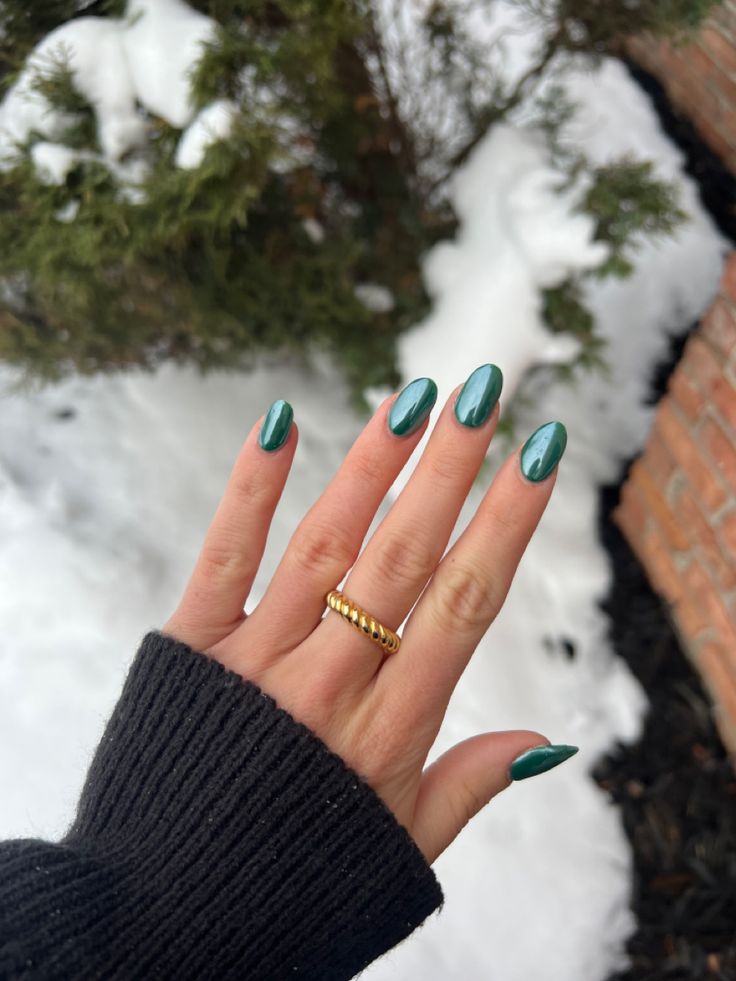 Chic Elegant Green Nail Design for a Cozy Winter Aesthetic