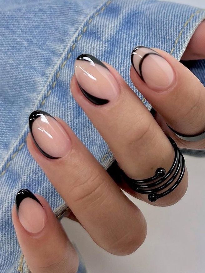 Chic Nude and Black Tip Nail Design: A Modern Twist on Sophisticated Elegance.