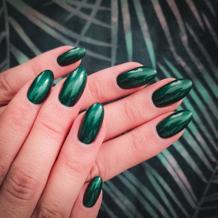 Elegant Emerald Almond-Shaped Nail Design for a Bold Statement