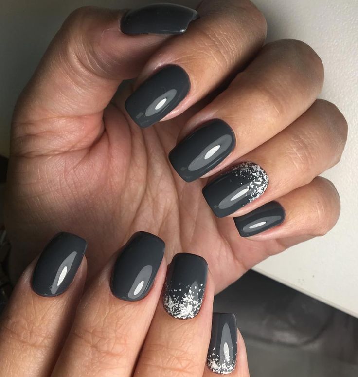 Elegant Gray Nail Design Blending Matte and Glitter Finishes for a Modern Look.