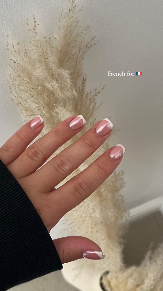 Chic Soft Pink French Tip Manicure: A Perfect Blend of Simplicity and Sophistication.