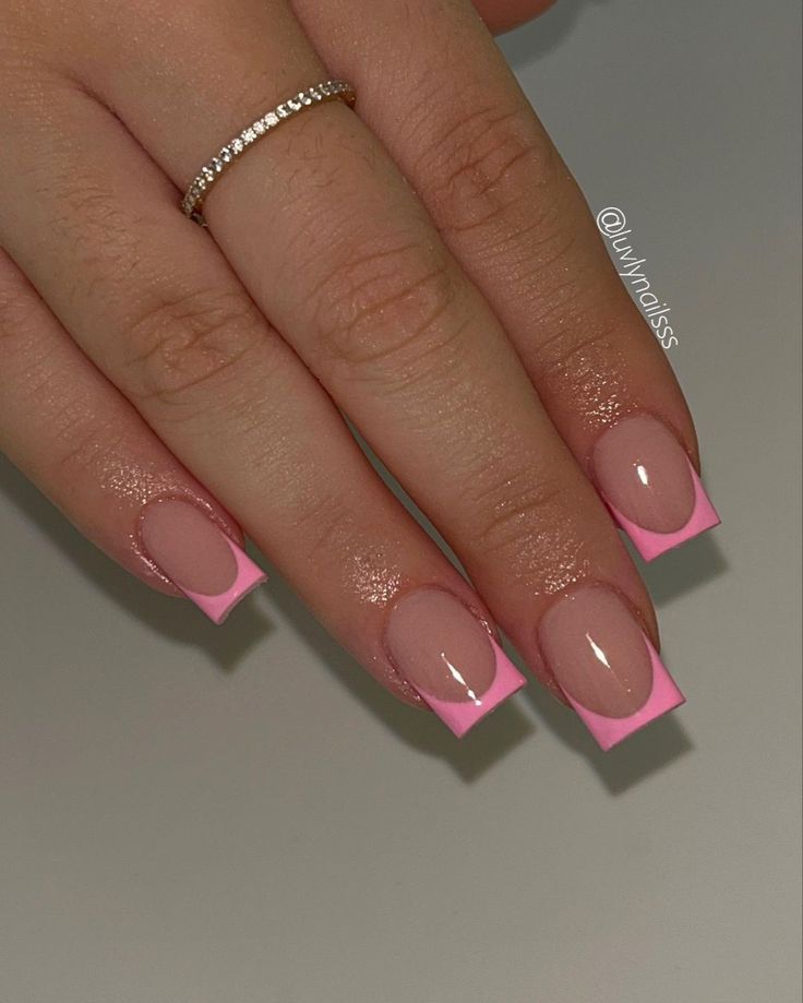 Modern Pink Tip Nail Design: A Playful Twist on Classic French Manicure.