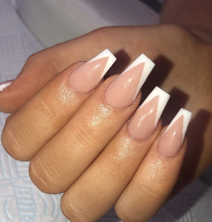 Chic Almond-Shaped Nails with Geometric Nude and White Design