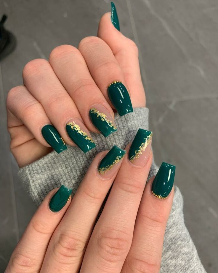 Luxurious Emerald Green Nails with Shimmering Gold Accents for Any Occasion.