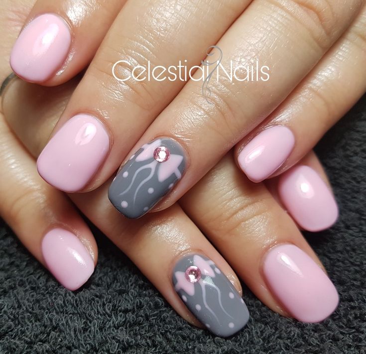 Chic Pastel Pink and Gray Manicure with Elegance and Sparkle