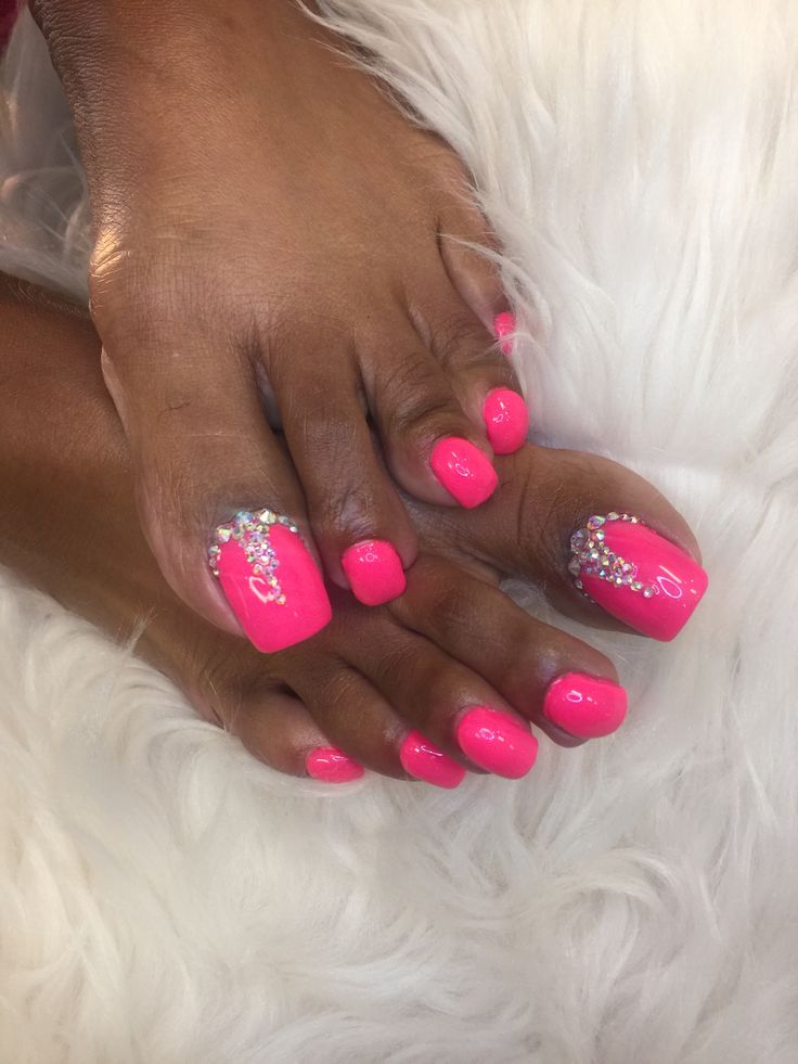 Bold Glamour: Vibrant Pink Nail Design with Glossy Finishes and Sparkling Rhinestones.