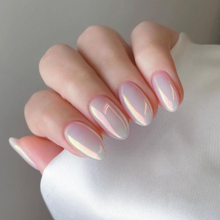 Elegant Iridescent Nail Design with Glossy Ombre Finish for Any Occasion.