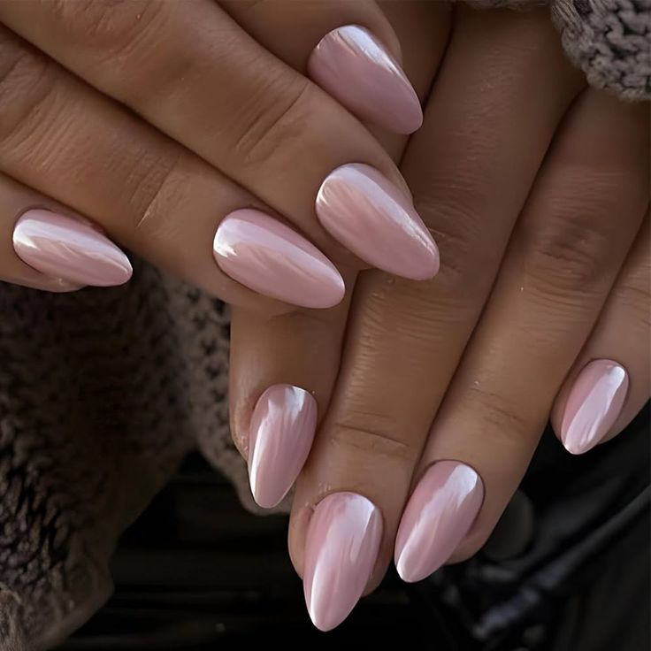 Chic Almond-Shaped Nails with Glossy Pink Gradient Finish