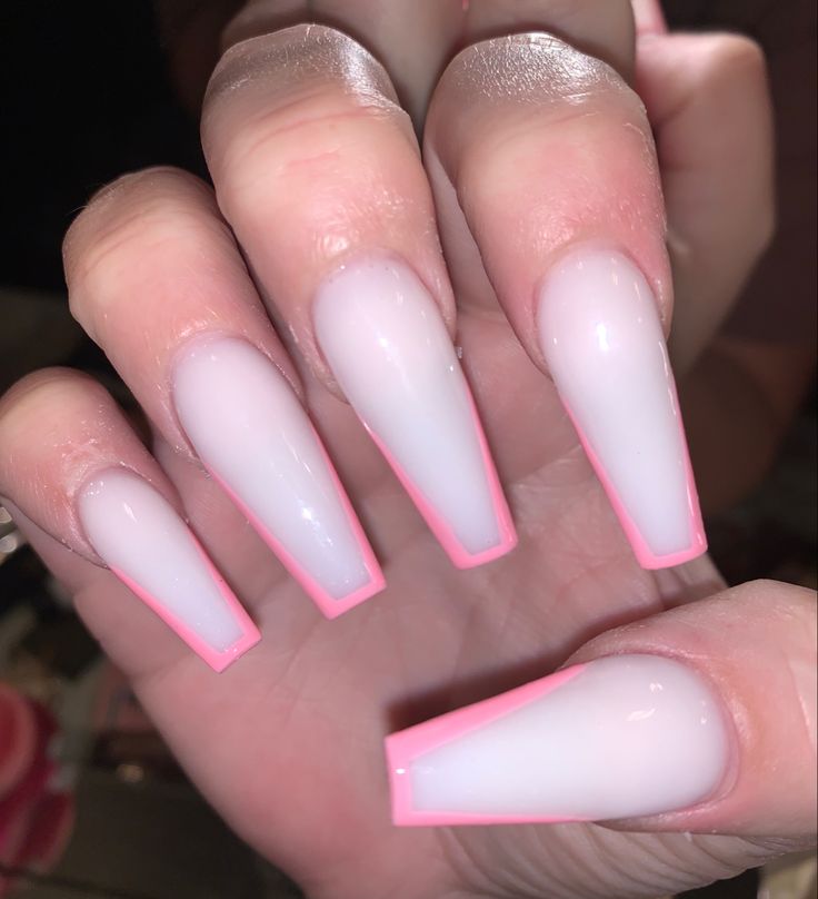 Sophisticated Ombre Long Nails: A Chic Blend of Elegance and Playfulness.