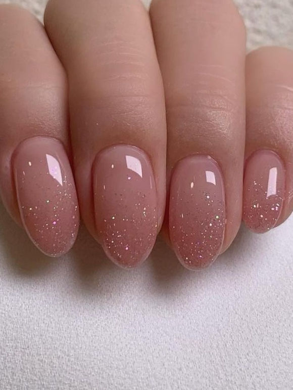 Chic Glittery Ombre Nails: A Pink Gradient for Elegant Style