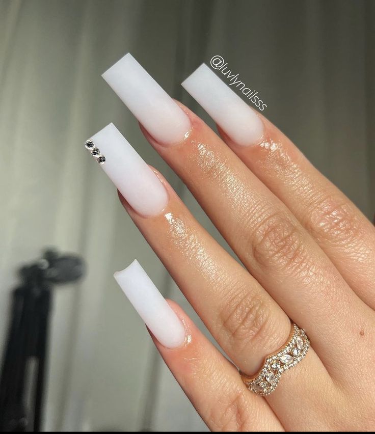 Chic Ombre Acrylic Nails with Rhinestone Accents for an Elegant Look.