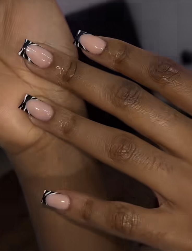 Chic Nude Base with Elegant Black and White French Tips for Sophisticated Style.