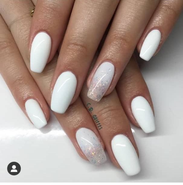 Chic Elegant White Nail Design with Shimmering Gradient Accent.