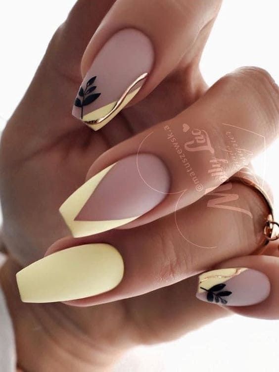 Chic Pastel Nail Art: Matte and Glossy Finishes with Nature-Inspired Accents