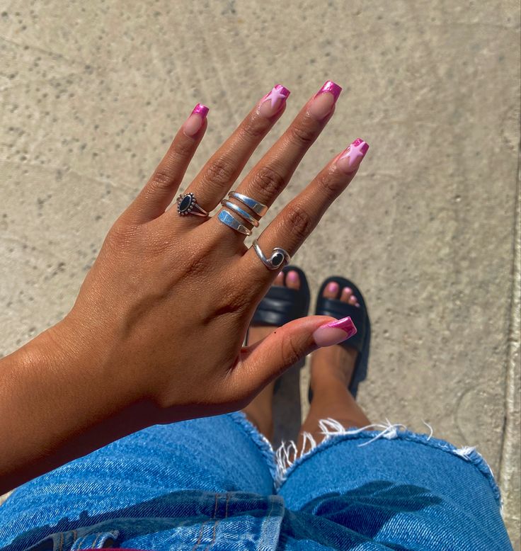 Chic Gradient Pink Ombre Nail Design Accentuated by Silver Rings for a Stylish Summer Look.