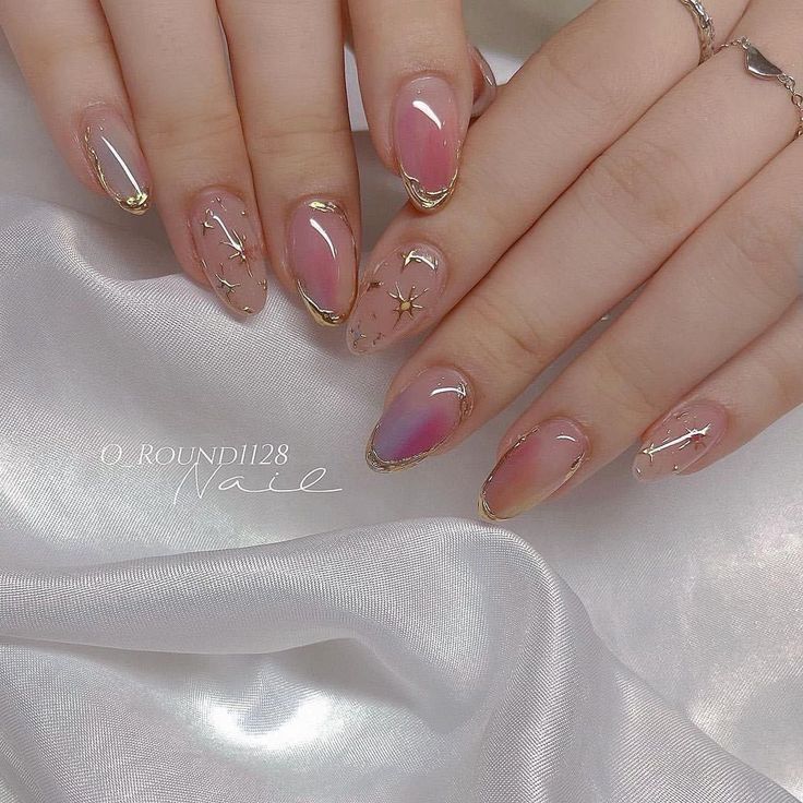 Elegant Ombre Nail Design with Gold Accents and Sparkling Stars