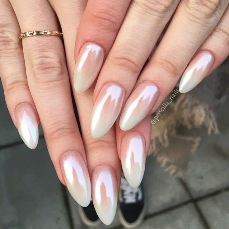 Chic Ombre Almond-Shaped Nails: Elegant Nude to Glossy Pale Pink Transition.