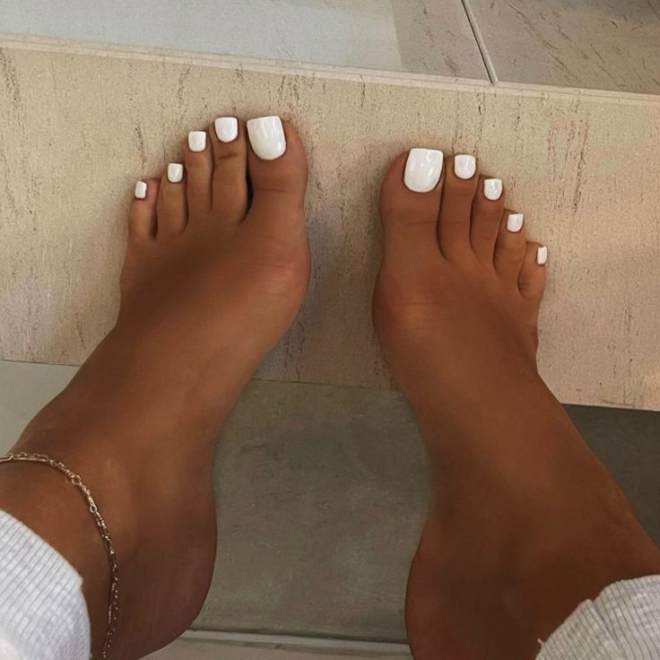 Elegant White Pedicure: A Versatile Touch for Groomed Feet and Any Occasion