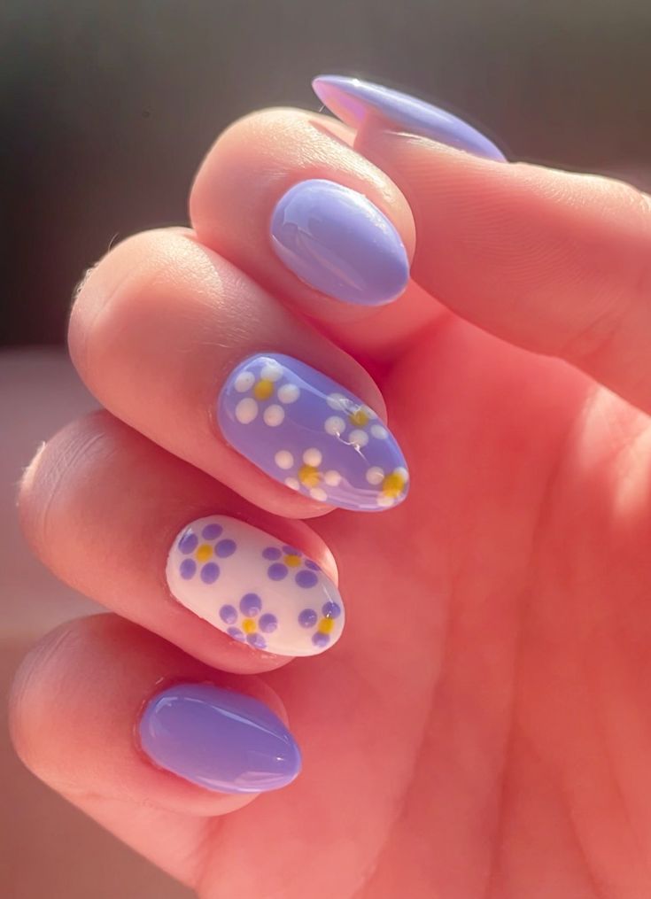 Delicate Lavender Floral Nail Design for a Playful Spring/Summer Look.