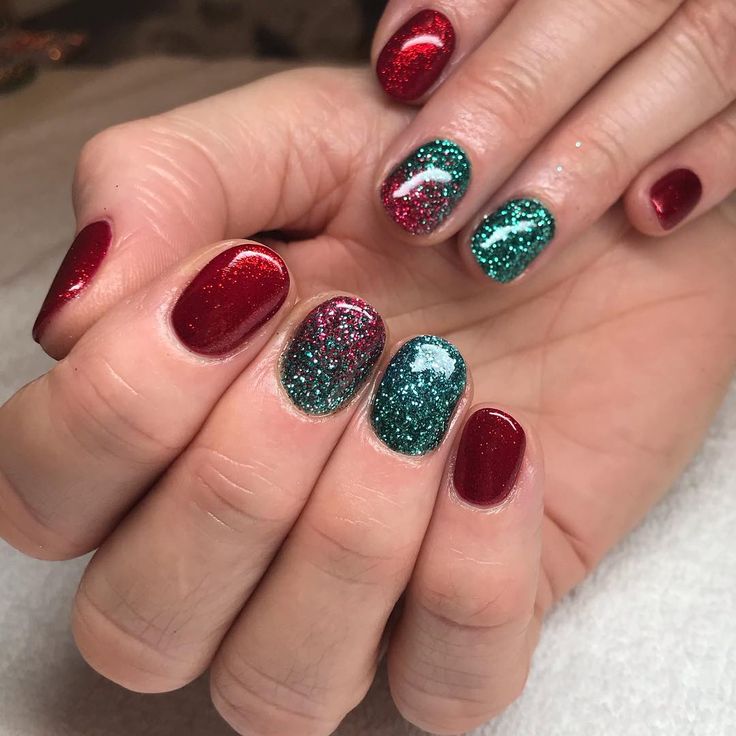 Vibrant Holiday Nail Design: Rich Red and Sparkling Green Glamour.