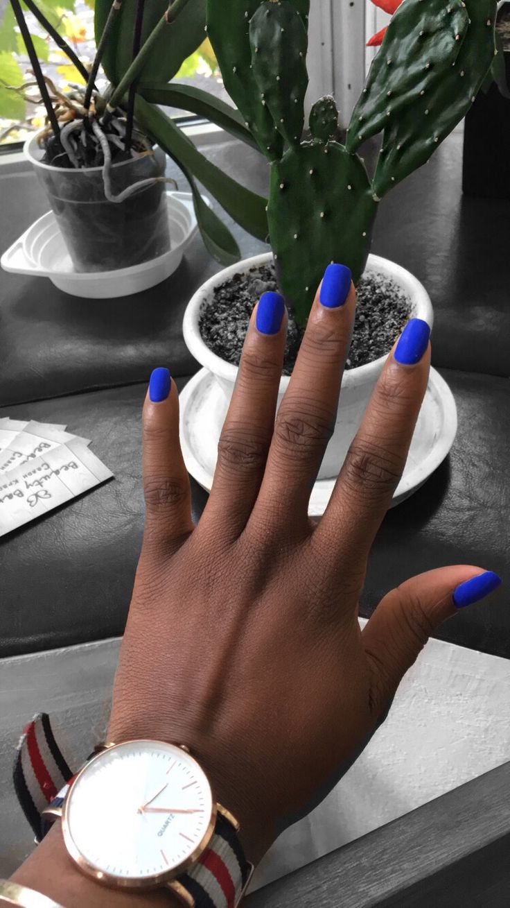 Chic Vibrant Blue Nail Design: A Bold Statement Against a Neutral Backdrop