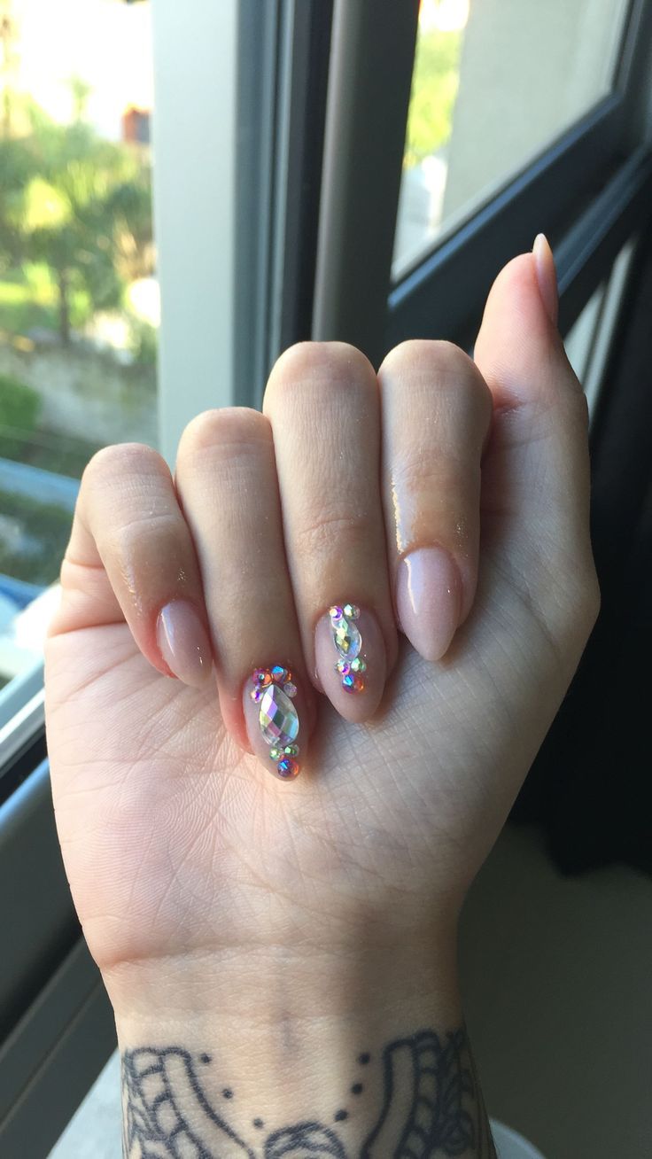 Chic Elegant Nail Design: Soft Nude Base with Glamorous Rhinestone Accent