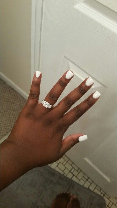 Elegant White Nails: A Timeless Look for Sophistication and Style.