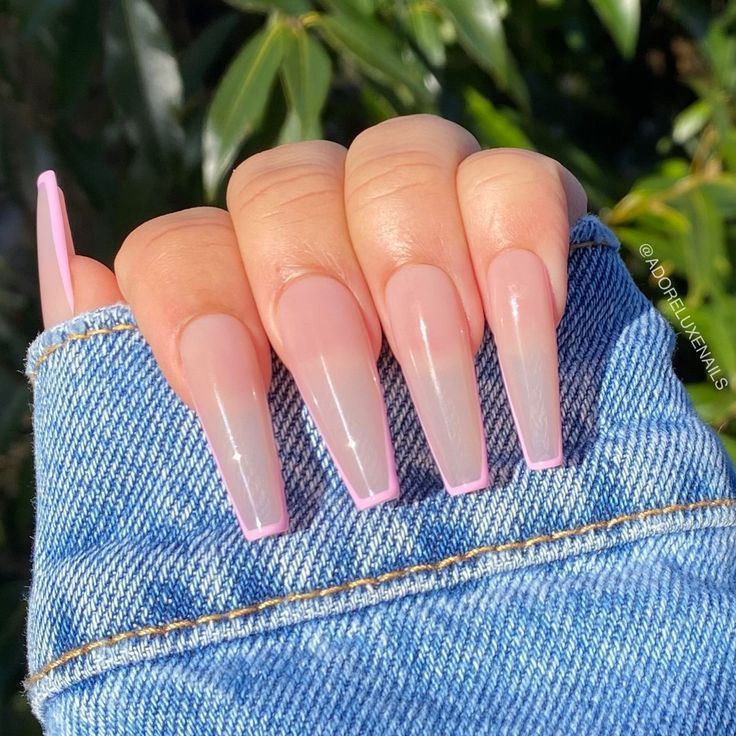 Chic Ombre Elongated Nails with Glossy Finish: Perfect for Any Occasion