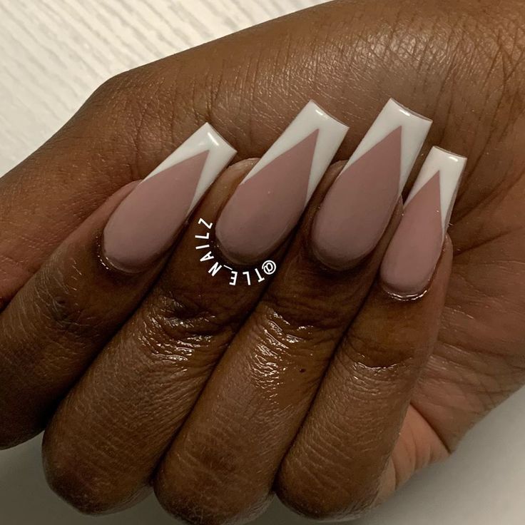 Contemporary Elegant Nail Design: Stylish Nude and White Geometric Tips