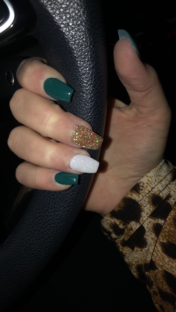 Contemporary Colorful Nail Design: Bold Emerald Green, Soft White, and Glamorous Golden Glitter.