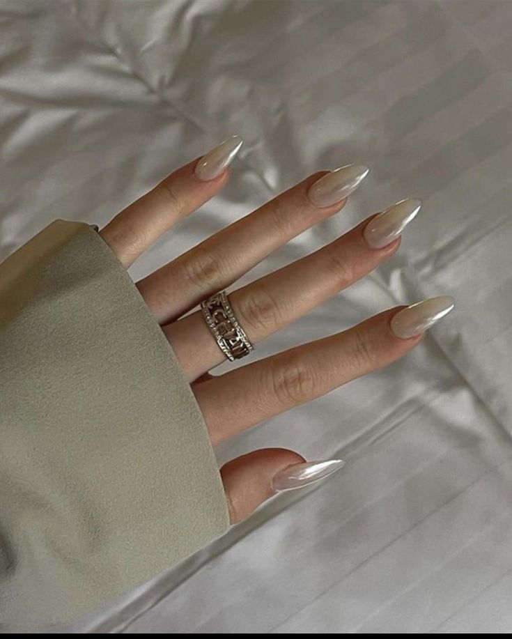 Chic Almond-Shaped Metallic Nails Shine with Sophistication and Style.