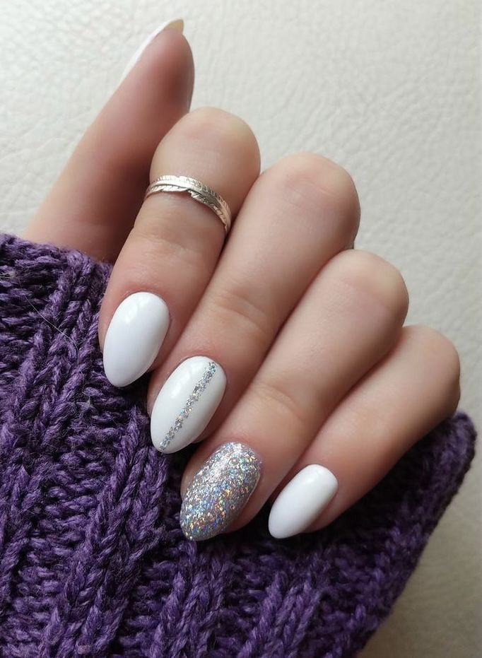 Chic Elegant White Nails with Sparkling Glitter Accent for Sophisticated Style.