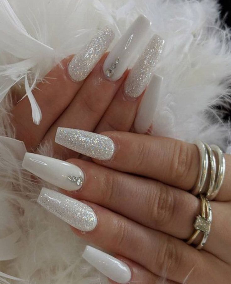 Chic Glittery White Nails: A Sophisticated Statement for Any Occasion