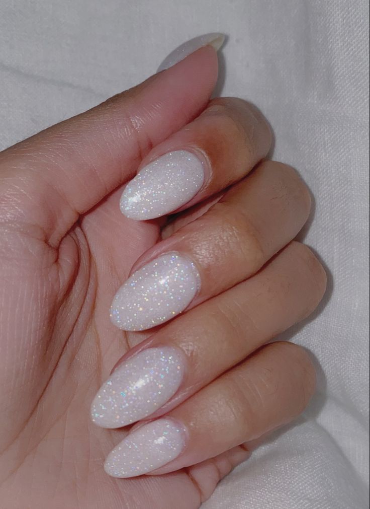 Elegant Almond-Shaped Nails with Iridescent Shimmer for Versatile Style