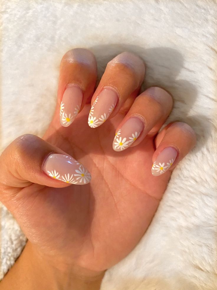 Charming Floral Nail Design with Delicate Daisies on a Nude Base