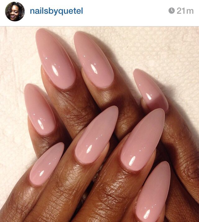 Chic Almond-Shaped Nails with Soft Pink Polish for Sophisticated Elegance.