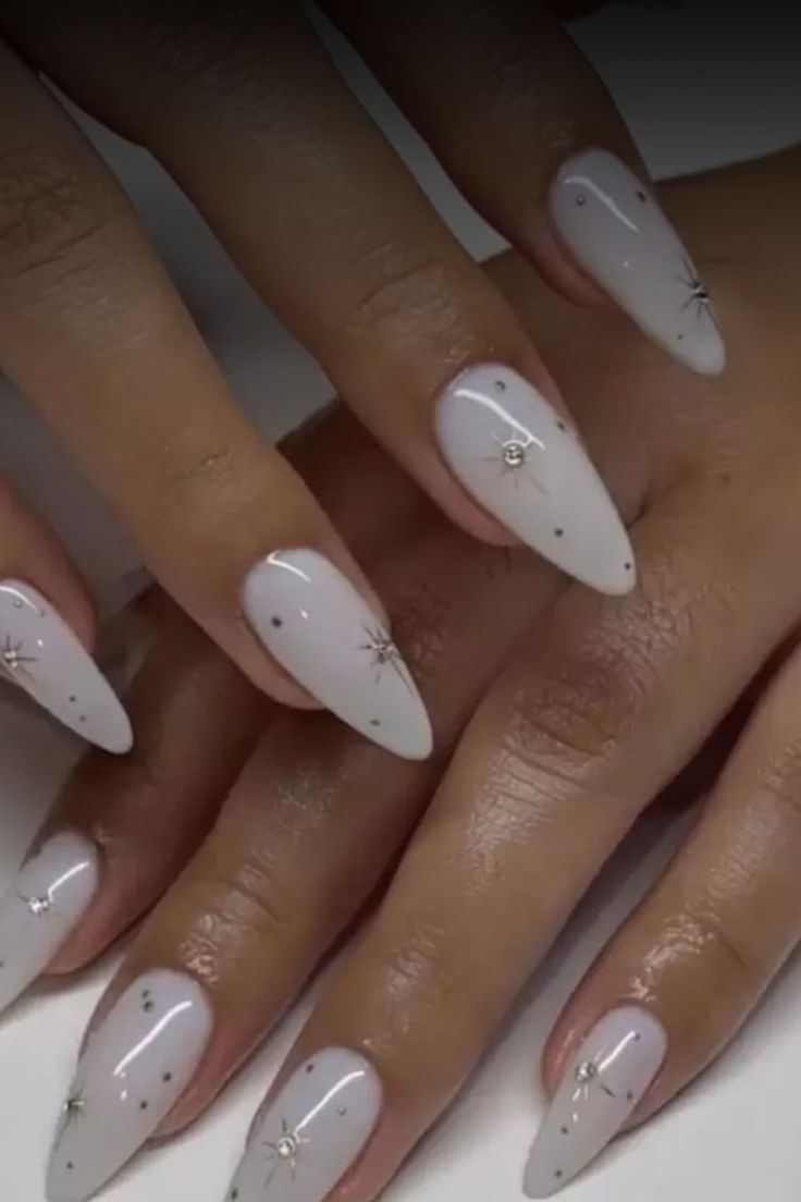 Sophisticated Almond-Shaped Nails in Pale Gray with Silver Embellishments and Rhinestones.