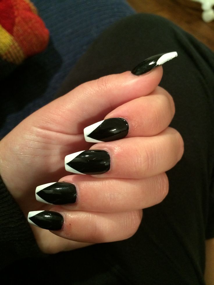 Chic Black and White Geometric Nail Design with Bold Triangular Patterns.