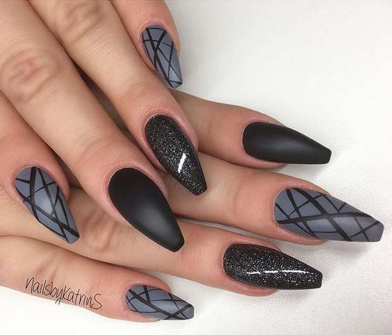 Chic Nail Art: Bold Gray and Black Design with Matte, Glossy, and Glitter Accents