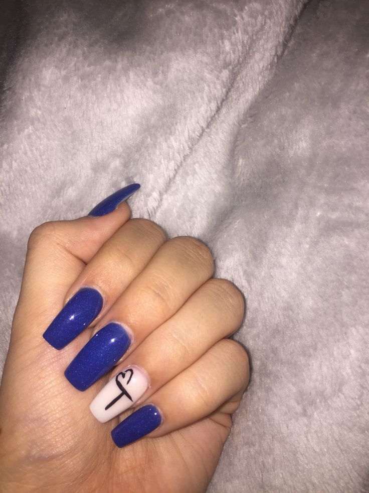 Bold Blue Nail Design: Glossy and Sparkling Finishes with a Modern Minimalist Accent.