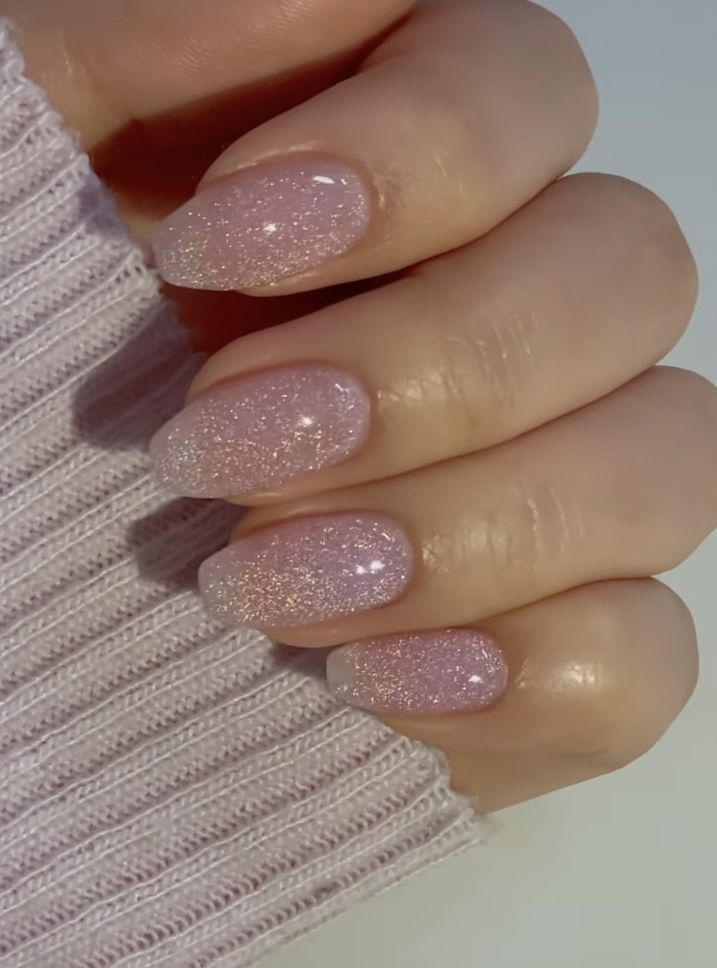 Elegant Sparkling Pink Gradient Nails: A Sophisticated and Cozy Charm.