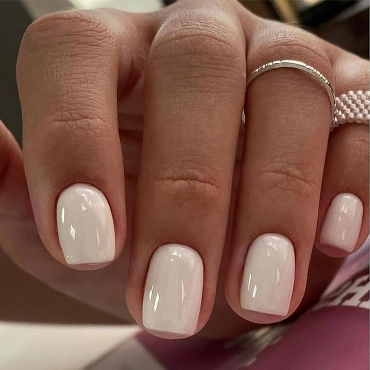 Chic Nude Pink Manicure: Timeless Elegance for Any Occasion