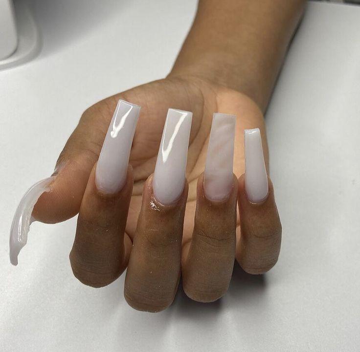 Elegant Ombre Long Nails: A Sophisticated Blend of Modern Style and Shine.